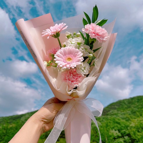 로망스 꽃다발은 감사와 축하의 아름다움을 담은 선물