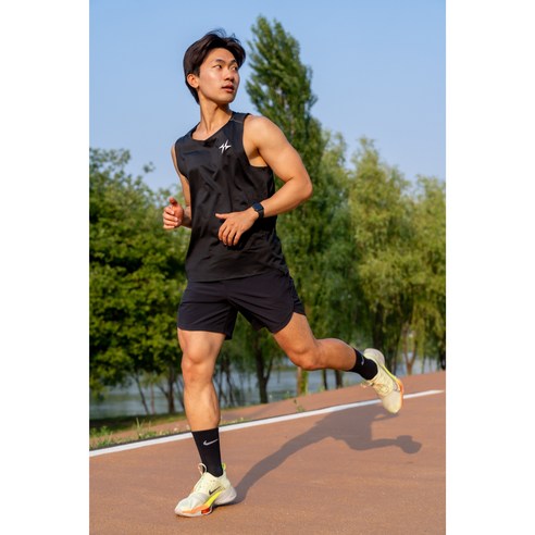 자유로운 움직임을 선사하는 러닝 필수템, RIFE 러닝라이프 싱글렛