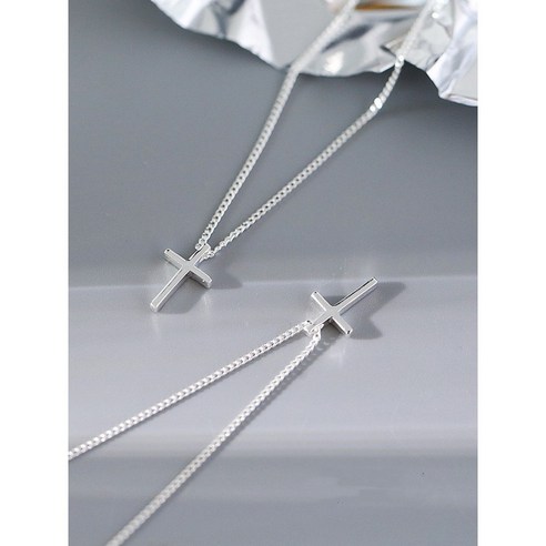써지컬 스틸로 제작된 의미 있는 MOONT 여성 십자가 목걸이