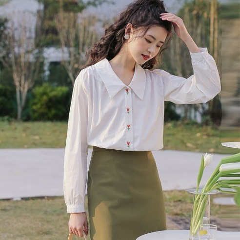 SU 새로운 화이트 수 놓은 옷깃 셔츠 긴 소매 봄과 가을 세련된 탑 디자인 감각 틈새 달콤한