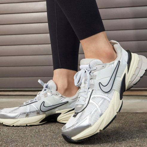나이키 V2K런 여성 운동화 스니커즈 화이트
