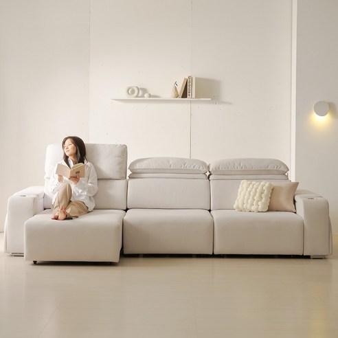 편안함과 특별함을 더하는 마법, 슬라이딩 리클라이너 패브릭 소파로 삶의 질을 높여보세요.