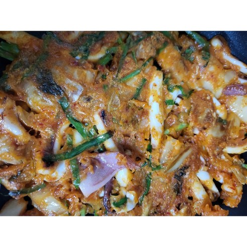 신선한 맛과 쫄깃한 질감을 가진 반건조오징어로 다양한 요리에 풍미를 더하세요.