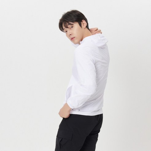 간절기에 완벽한 스타일과 기능을 갖춘 바람막이