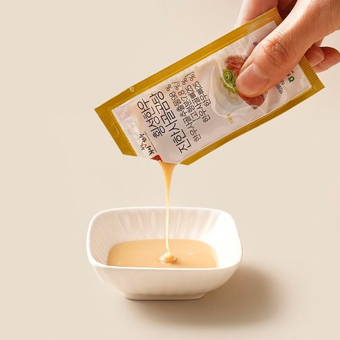 횡성축협이 선보이는, 풍부한 맛과 영양을 자랑하는 횡성한우 진한사골곰탕