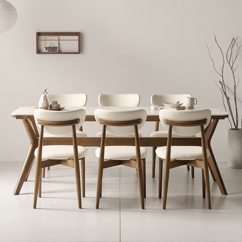 따스함과 모던함이 공존하는 모린 식탁세트, 당신의 주방을 예술적인 공간으로