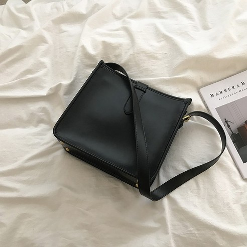 틈새 디자인 가방 여성 2020 새로운 유행 그물 레드 복고풍 버킷 가방 야생 기능 메신저 가방 겨드랑이 가방
