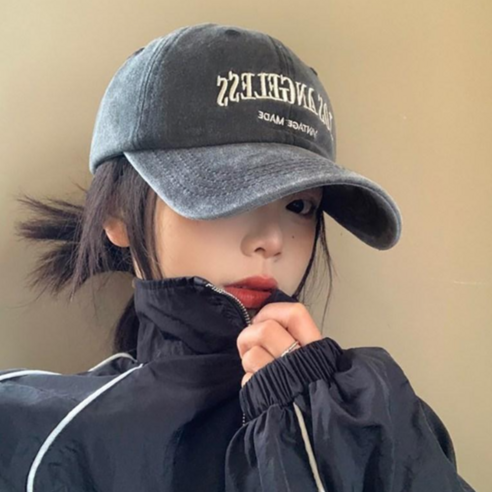 시간의 멋을 담은, 미다미 빈티지 워싱 볼캡으로 당신의 스타일을 완성하세요.