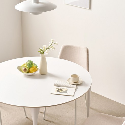 일상 속 고급스러움이 깃든 세라믹 식탁