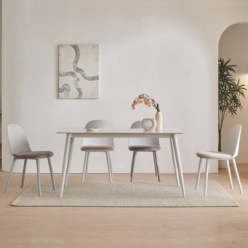 가족의 유대감과 단란함을 촉진하는 세련되고 편안한 식탁