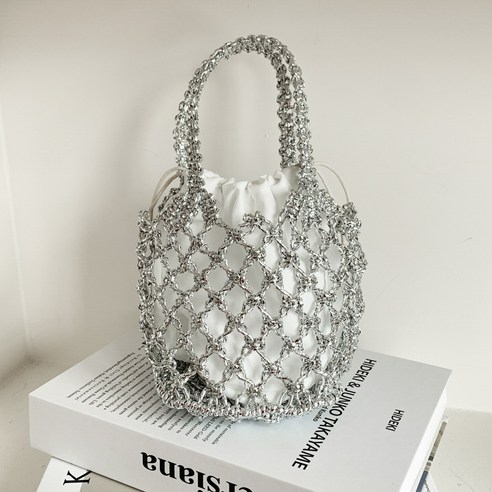 여름 햇살 아래 빛나는, 당신의 스타일을 완성하는 슬레이 꼬임 미니 핸드백