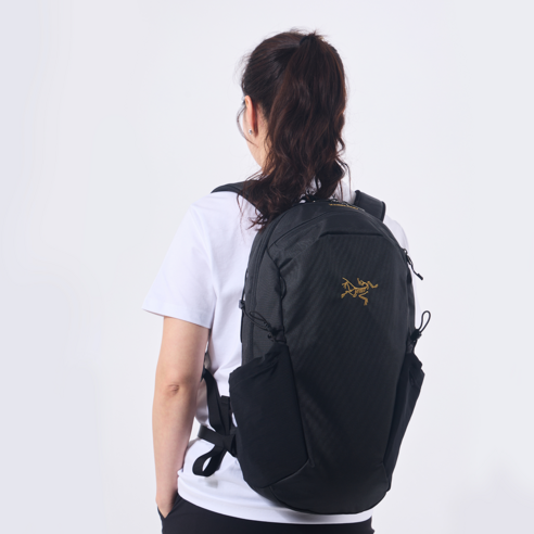 일상과 아웃도어를 아우르는 완벽한 동반자, 아크테릭스 맨티스 16 백팩