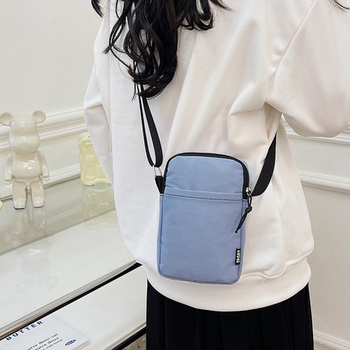 작지만 강력한 매력, 캐주얼 미니 크로스백으로 완성하는 자유로운 일상