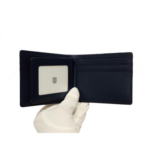 고급스러운 블랙 투톤 컬러와 품질 좋은 가죽 소재로 제작된 남성 반지갑