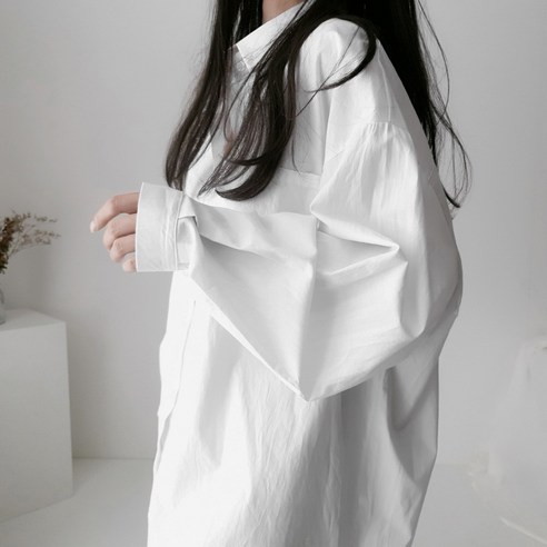 박시한 오버핏과 사계절 편안함으로 다양한 스타일에 어울리는 레이디스룸 남친셔츠
