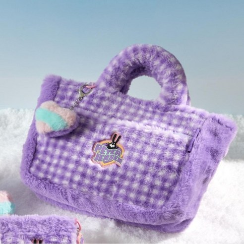 따뜻함과 스타일을 모두 갖춘 겨울철 완벽한 데일리백