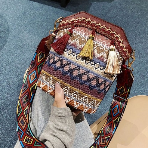 Baggra 여성 빈티지 가방 보헤미아 술 숄더 스트랩 조절 가능한 대용량 버킷 백 크로스 바디 파우치