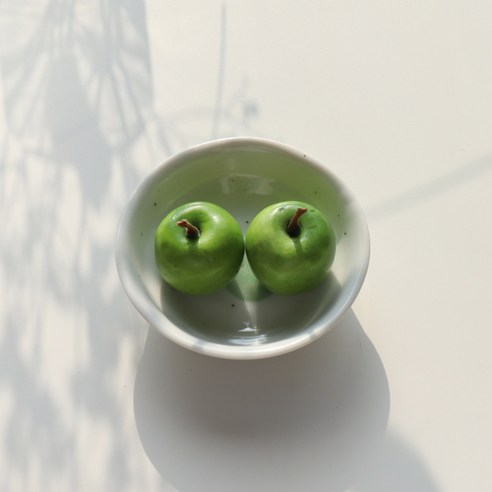 싱그러운 그린 애플, 당신의 식탁에 생기를 더하다