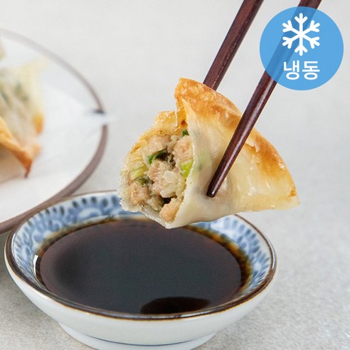 고기가 풍부하고 편리한 해태제과 고향만두로 맛있는 가족 식사 시간을 만끽하세요.