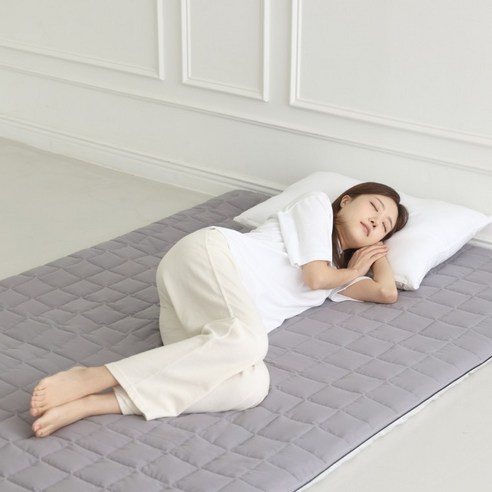 푹신하고 안정감 있는 수면을 위한 고급 소재로 제작된 두꺼운 바닥 3단 매트 요매트 요토퍼