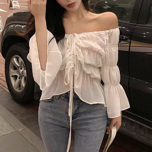 [랜덤플레이] 오프숄더 브이넥 시스루 밴딩 셔링 블라우스