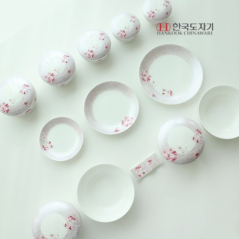 우아함과 실용성을 겸비한 2인용 본차이나 식기세트