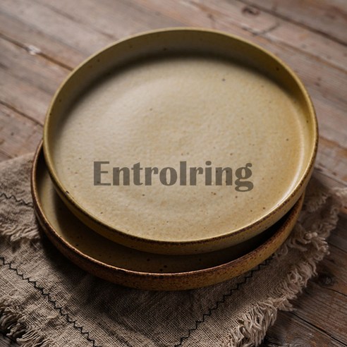 레트로 감성과 실용성을 겸비한 빈티지 도자기 접시