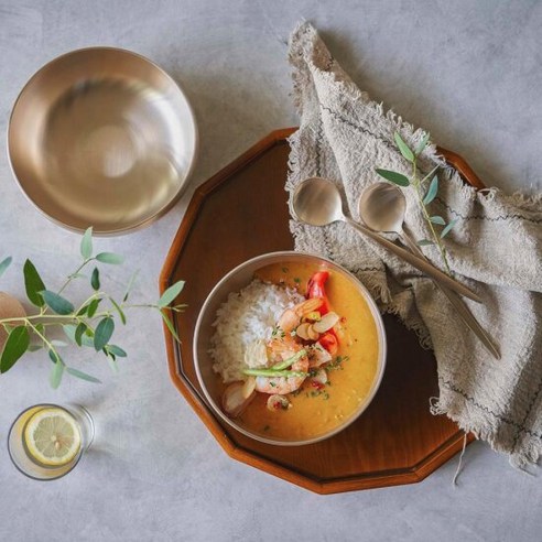 빛나는 전통의 미학, 광명유기 방짜 유기 옥면기로 식탁에 품격을 더하세요.