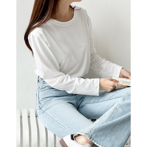 편안하고 세련된 라운드 무지 긴팔 티셔츠