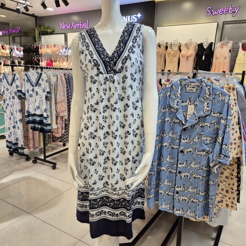 잠 못 드는 밤, 끈적이는 옷 때문에 괴로운 당신에게 비너스원피스잠옷