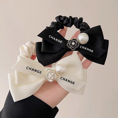 시간을 초월하는 우아함, 클래식 진주 플라워 헤어끈 URK-367