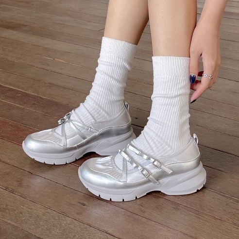 발레리나처럼 가볍고 스타일리시하게, 슈뿐 메리제인 스니커즈