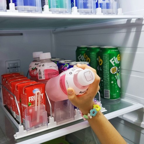 자동 정리 기능을 갖춘 리빙블러썸 캔음료 디스펜서 키친핏