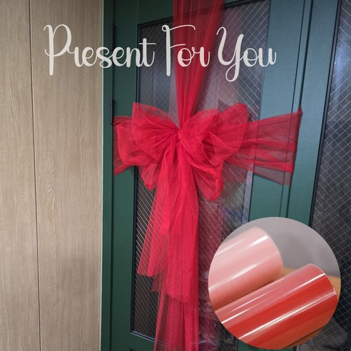 공간을 드라마틱하게 변화시키는 웅장한 대형 망사 리본