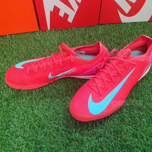 나이키 줌 베이퍼 16 프로 TF: 풋살 실력, 장비빨로 레벨업!