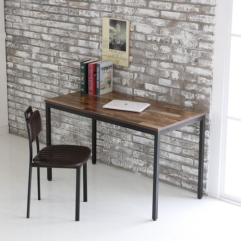 세련된 블랙 테이블로 완성하는 나만의 집중 공간