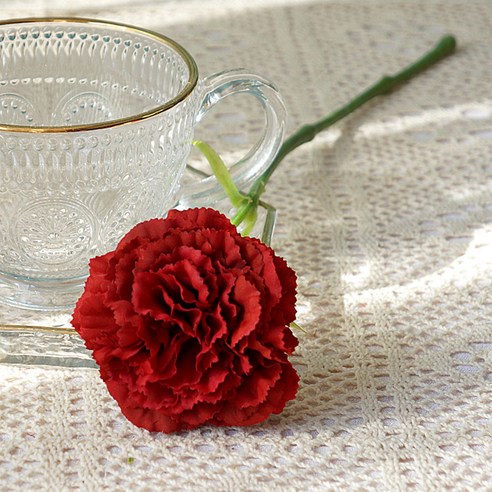 변치 않는 아름다움으로 마음을 전하는 카네이션 조화