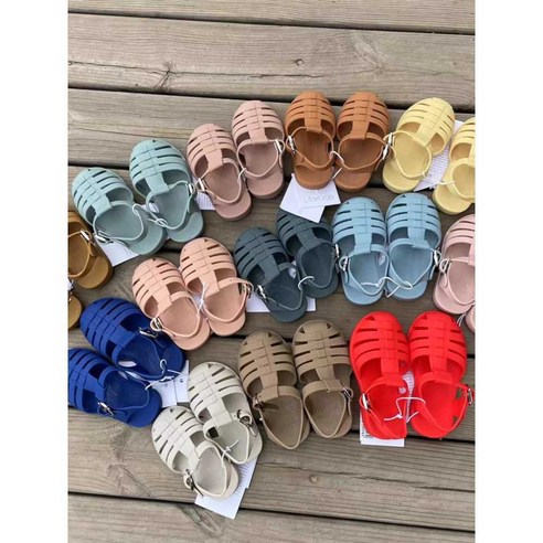 리우드 브리 샌들, 여름날 아이의 발에 자유와 스타일을!