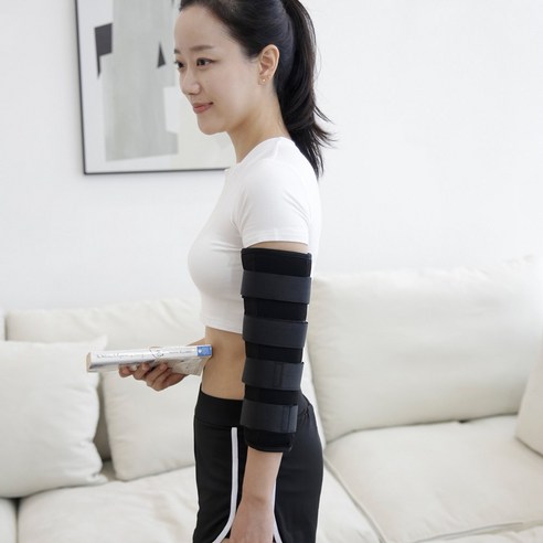 팔꿈치의 안전과 편안함을 동시에 제공하는 보조기