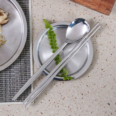 쿠자 316 스테인레스 수저 세트로 품격 있는 식탁을 완성하세요.