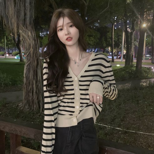 Toonies 여성 스트라이프 브이넥 긴 소매 가디건