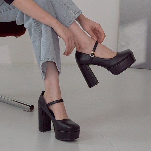 나나구두의 스퀘어토 메리제인 플랫폼 펌프스: 편안함과 우아함의 완벽한 조화