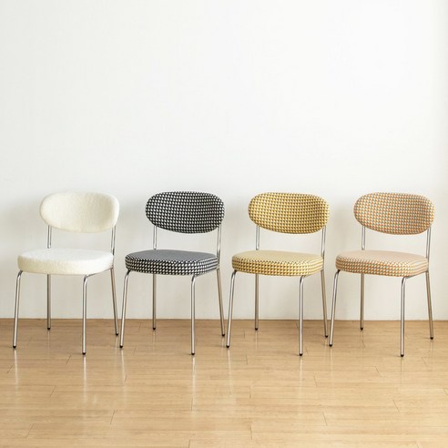 옐로우 체크로 완성하는 실버 인테리어의 화룡점정, 루니아 패브릭 식탁의자