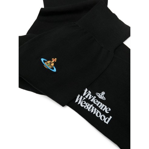 작은 변화로 완성하는 겨울 스타일, 비비안 웨스트우드 양말