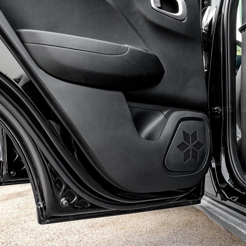 차량 문을 보호하고 세련된 액세서리로 사용할 수 있는 내구성 있고 세련된 도어커버