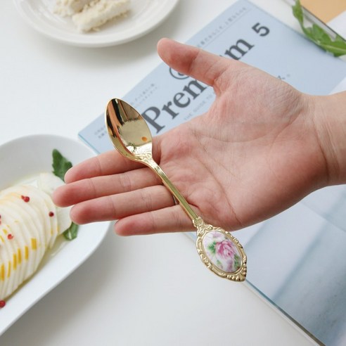 일상의 티타임을 예술 작품처럼, 윤자매네 로즈 플라워 골드 티스푼