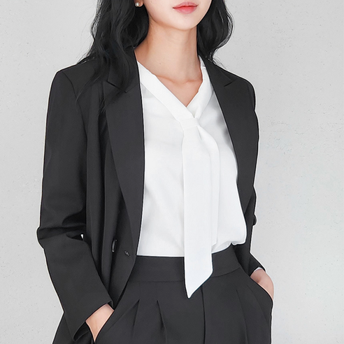 봄날의 화사한 여성스러움, 고급스러운 소재와 세련된 디자인