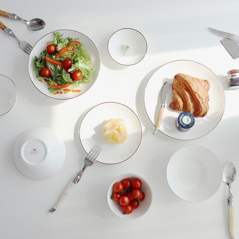 한국도자기 골드 홈세트: 금빛 라인이 선사하는 식탁의 우아한 변화