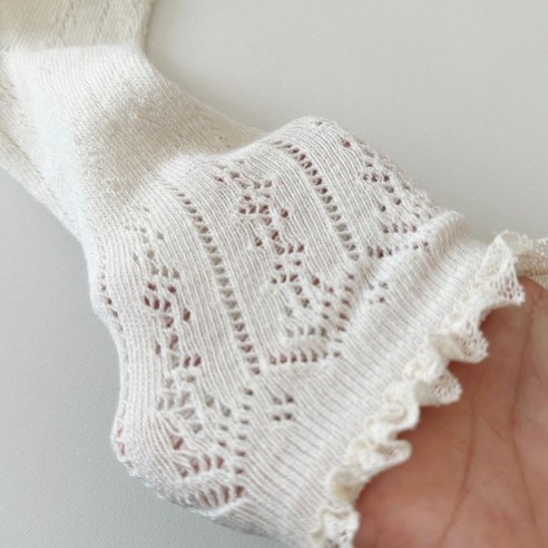 레이스 망사 프릴 니삭스: 아이의 발걸음을 우아하게 수놓다