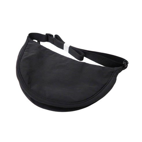 가볍게 떠나는 일상, 유니클로 반달 크로스백 하나면 충분해!